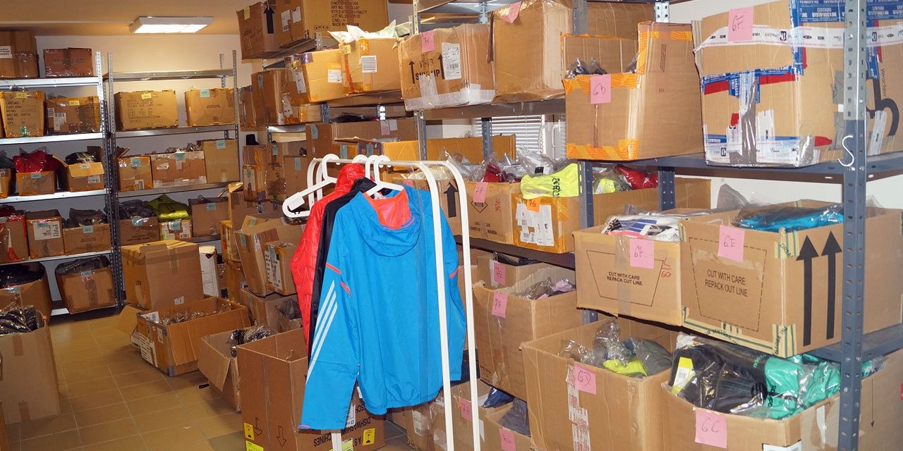 Großhändler und Vertreiber von Markensportbekleidung, Schuhen Polen